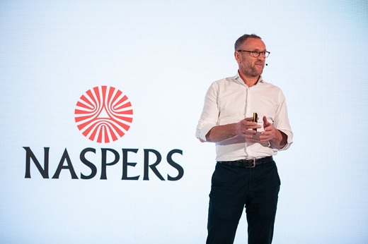 Șeful Naspers și Prosus, acționarul majoritar al eMAG, demisionează