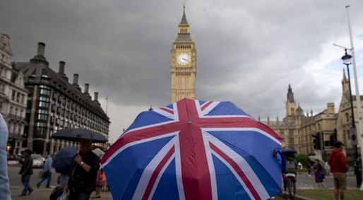 Economiștii Bloomberg văd o recesiune în Marea Britanie în semestrul al doilea