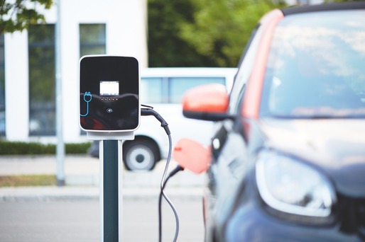 Firmele de încărcare a automobilelor electrice se luptă pentru cele mai bune spații în Europa și SUA. Analiștii prognozează un val