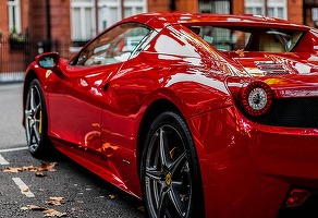Ferrari va rivaliza cu Tesla printr-un supercar electric 