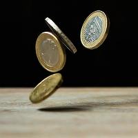 Problemele bugetare ale statelor din Europa de Est, scoase la lumină de valoarea record a emisiunilor de obligațiuni