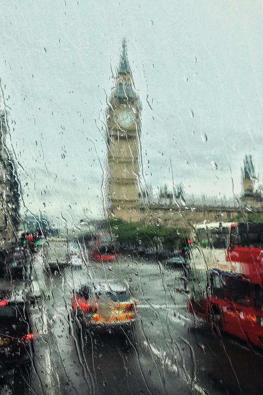 Ploile mai frecvente din Marea Britanie fac mai dificilă realizarea de prognoze economice