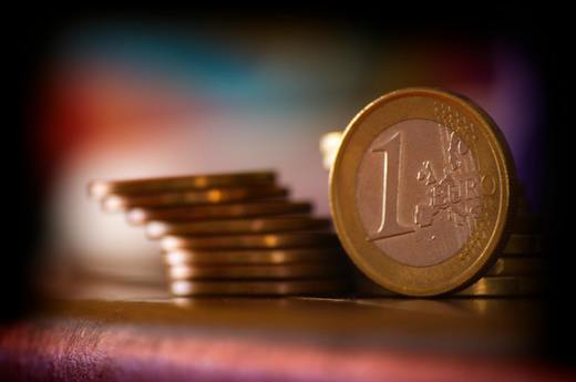 Moneda euro s-a depreciat după anunțarea rezultatelor la alegerile europarlamentare