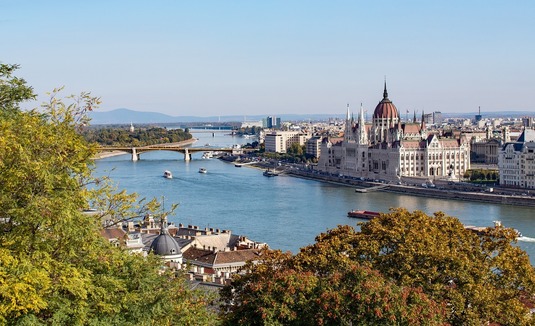 Ungaria majorează taxele pe bănci 