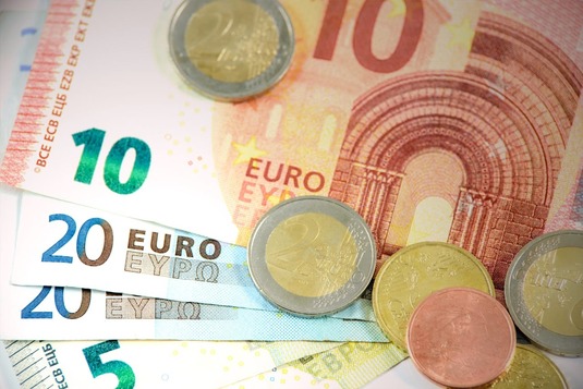 Economia zonei euro dă semne de redresare