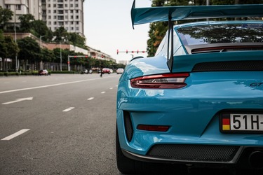 Scenariu negru - Porsche și Mercedes vor fi lovite cel mai dur de taxele lui Trump. La cât vor urca pierderile