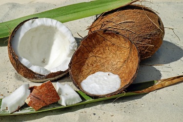 Nuca de cocos s-a scumpit din cauza stocurilor globale reduse