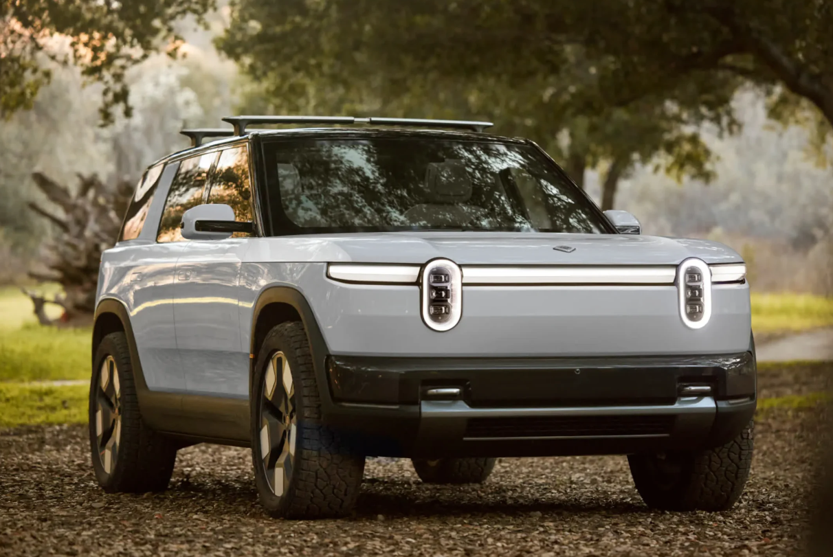 Robotaxi - Uber investește până la 1,25 miliarde dolari în Rivian pentru robotaxiuri în SUA, Canada și Europa