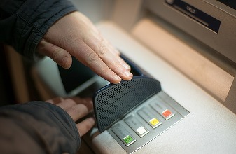 Inteligența artificială ar putea tăia 20% din angajații europeni ai băncilor