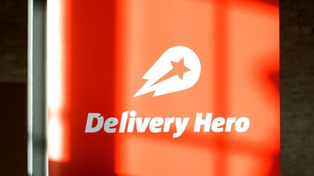 Uber, aproape de un acord pentru preluarea Delivery Hero