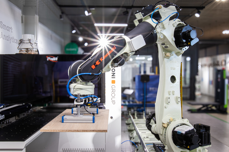 VIDEO Cel mai scump proiect este cel implementat greșit. Marius Rădulescu, Business Development Manager Kawasaki Robotics: Continuitatea producției și suportul local sunt mult mai importante decât costul inițial al echipamentului 