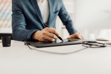 Hârtia e răbdătoare, antreprenorii nu sunt. De ce să alegeți Contractul Electronic GRENKE