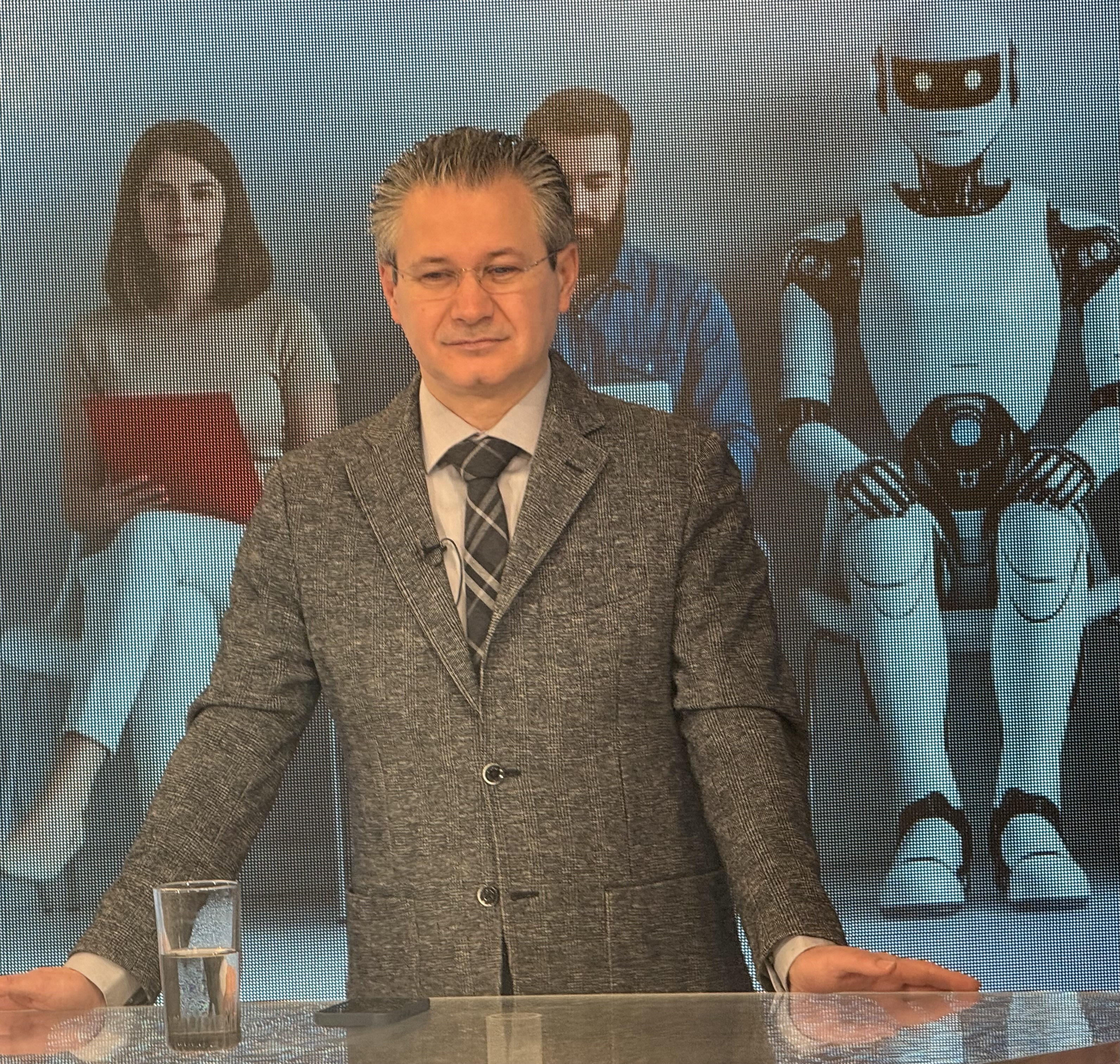 VIDEO AI ia decizii inclusiv de viață și de moarte. Rectorul Politehnicii București, Mihnea Costoiu: Intrăm în faza în care AI poate înlocui omul, școala trebuie să țină pasul cu schimbarea - Maratonul Profit.ro "Școala după ChatGPT"