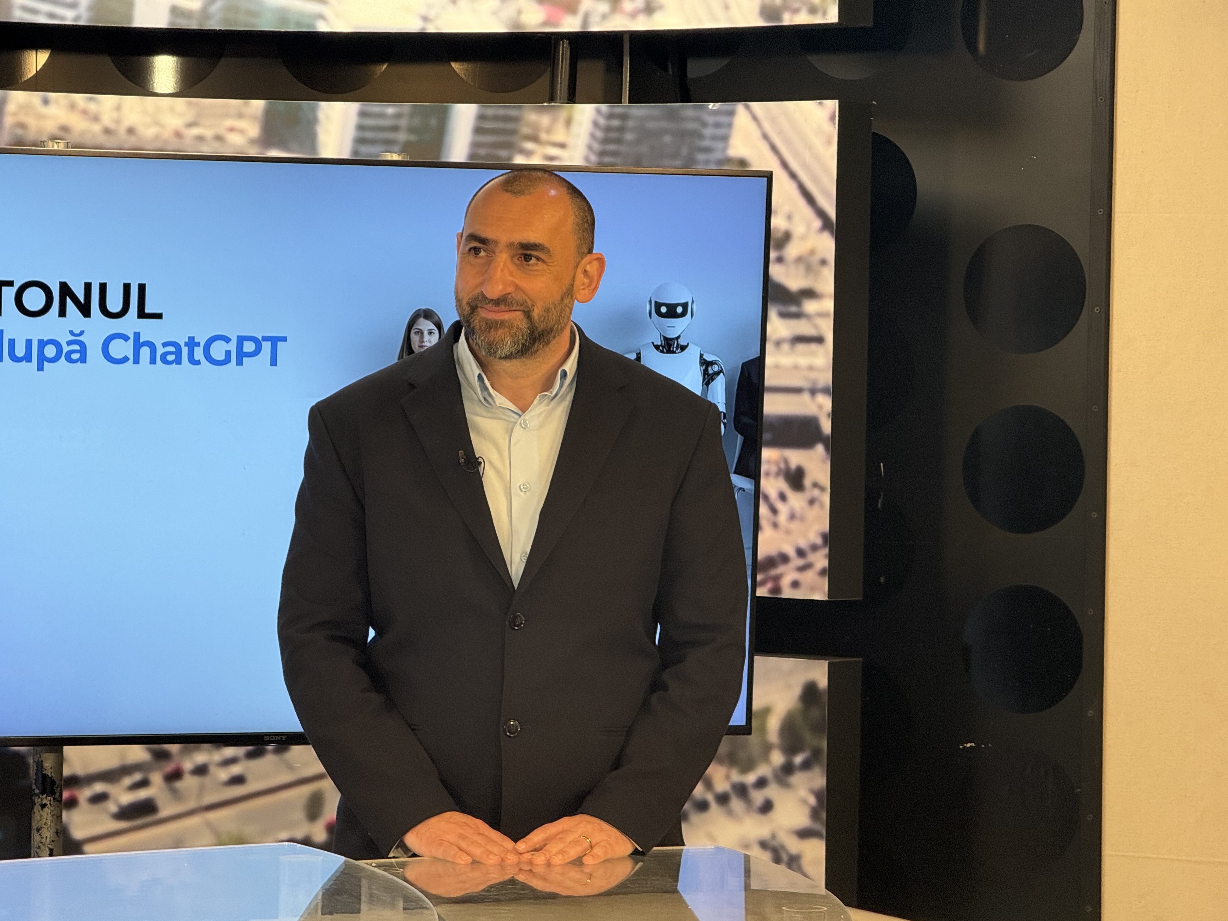 VIDEO Cum folosește Salt Bank inteligența artificială. Robert Anghel, CEO Salt Bank: Ultimul lucru pe care vrem să-l facem e să rezistăm schimbării tehnologice. Trebuie să fim „early adopters” - Maratonul Profit.ro "Școala după ChatGPT"