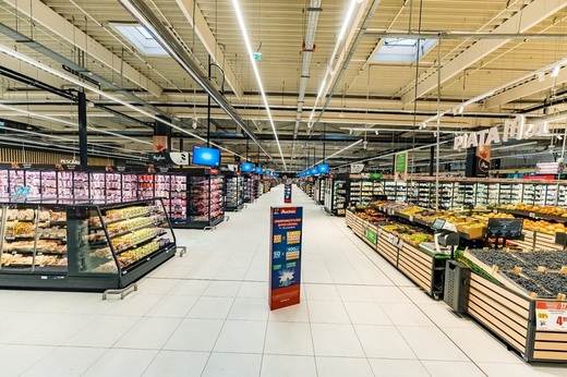 Decizie pregătită: Comercianții, obligați să obțină un nou acord de la primărie. Restricții, pentru protejarea minorilor, la unele case de marcat