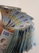 Mai puțin cash în 2024: Care este limita zilnică pe care o poate plăti un român la magazin