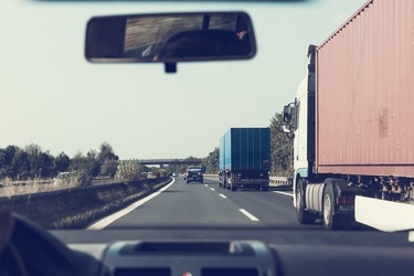 Indemnizație de hrană și majorarea plafonului neimpozabil, avizate pentru transportatorii români 
