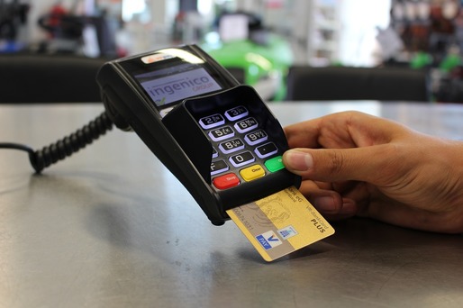 Plata cu cardul: Sumele achitate către stat să fie transferate de bancă direct în conturi din Trezorerie 