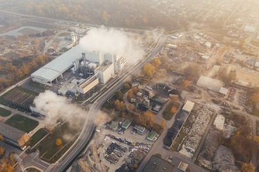Importatorii români de mărfuri cu emisii CO2 mari din afara UE trebuie să se înregistreze la Finanțe pentru viitoarea taxă europeană ″de frontieră″ pe carbon