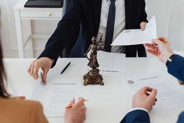 DECIZIE Facilitate pentru românii din diaspora - Actele de stare civilă din străinătate vor putea fi transcrise în România și prin împuternicire avocațială