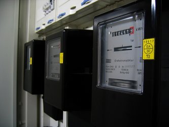 Schimbare pregătită: Veți fi notificați de furnizorii de energie electrică când atingeți un anumit prag din consumul lunar estimat. Conturi online gratuite