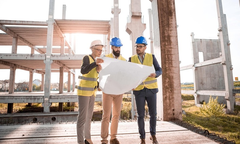 Schimbare: Clădirile de birouri, spațiile comerciale și industriale vor trebui construite cu acoperișuri verzi. Noi cerințe tehnice și verzi inclusiv la parcările exterioare - Codul Urbanismului, explicat