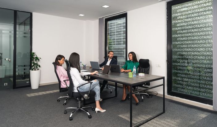 Job sharing în România. Împărțirea unui post între doi angajați îl poate costa pe angajator mai mult decât angajarea unei singure persoane cu normă întreagă