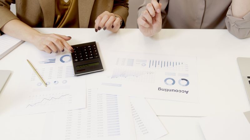 Tot mai multe firme din România intră sub incidența auditului financiar obligatoriu fără să își fi extins activitatea în mod real