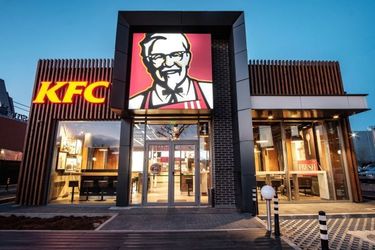 Vânzările KFC au urcat puternic în ultimul deceniu, depășind pentru prima dată borna de 1 miliard de lei. CEO Sphera Franchise Group: Continuăm să investim, unitățile Drive-Thru s-au dovedit extrem de apreciate
