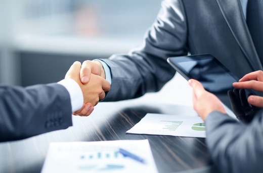 Piața brokerajului s-a consolidat în ultimii 10 ani. Primii 10 jucători au ajuns la venituri din comisioane în 2024 cât încasa toată piața în urmă cu 10 ani. Profitabilitatea a crescut