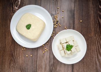 LISTA Urban.ro - Alimente vegetale care înlocuiesc carnea și produsele lactate