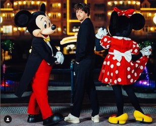 VIDEO Urban.ro - Disneyland Paris deschide un restaurant condus de un chef cu stele Michelin