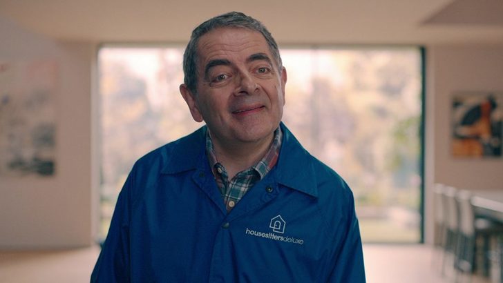 Urban.ro - Rowan Atkinson vine de Crăciun pe Netflix, într-o miniserie în care are grija de un bebeluș