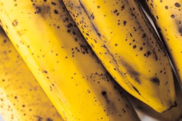 Caloria.ro - Cele trei semne că bananele tale sunt prea coapte pentru a mai fi sigure de consum