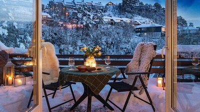 Casalux.ro - FOTO Te poți bucura de balcon și iarna: sfaturi pentru un decor relaxant