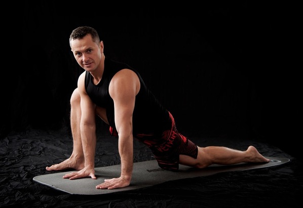 Urban.ro - Tai Chi: 5 exerciții simple pe care să le faci acasă sau la birou