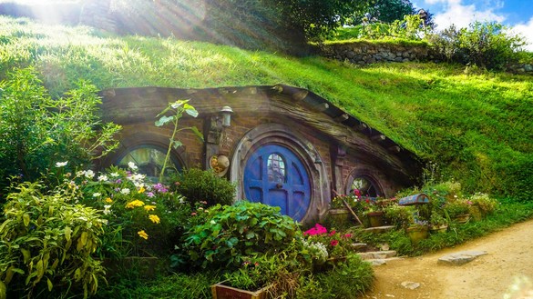 Casalux.ro - FOTO Casele hobbiților transformate în locuințe de lux sustenabile, perfect integrate în natură