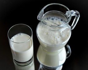 Caloria.ro - Cât este de sigur să bei lapte crud