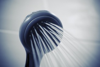 Caloria.ro - Duș rece într-o zi caniculară? Iată ce spun specialiștii