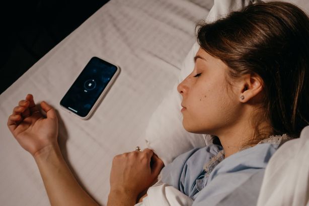 Life.ro - Când singurul timp care îți aparține începe după miezul nopții. De ce amânăm somnul