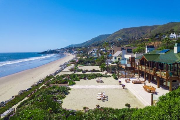 Casalux.ro - FOTO Pierce Brosnan își vinde vila din Malibu