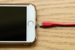 Telefoanele cu baterii detașabile revin, UE va schimba regulile