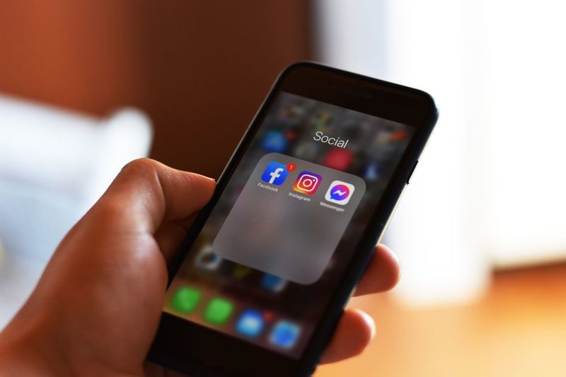 Proprietarul Facebook, acuzat că a conceput Facebook și Instagram astfel încât să creeze dependență. Meta riscă despăgubiri de sute de miliarde de dolari într-un proces privind protecția copiilor