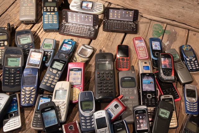 Percheziții în 19 țări europene într-un dosar de fraudă cu telefoane mobile