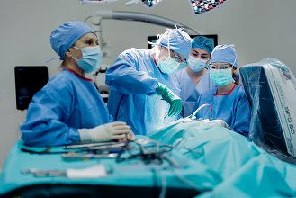 Pacienții din vestul țării au acces la unul dintre cele mai moderne centre de neurochirurgie cerebrală și spinală, la Timișoara. Peste 1,5 mil. de euro au fost investiți în dotarea centrului