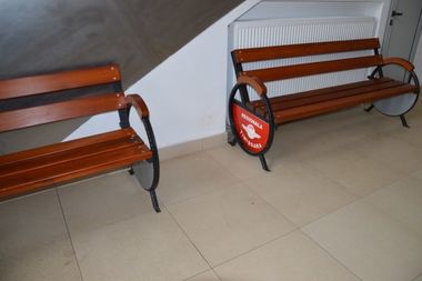 Primarul Falcă a mers în Gara Arad cu o şurubelniţă să demonteze de pe bănci plăcuţe pe care scrie ”Timişoara”. FOTO