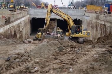 Pasajul Piaţa Sudului, realizat în proporţie de 42 la sută la peste două luni după termenul iniţial de finalizare. Primăria Capitalei riscă să piardă finanţarea europeană. FOTO