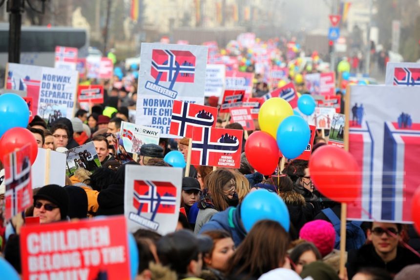 Galaţi: Miting de susţinere a familiei Bodnariu ai cărei copii au fost luaţi de statul norvegian