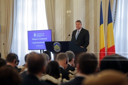 Iohannis: Să facem din plecarea românilor din ţară o opţiune de alegere, nu de necesitate