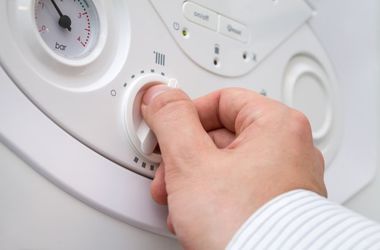 Costin: Decizia privind suprataxarea celor cu centrale individuale de încălzire a fost amânată în România din raţiuni politice
